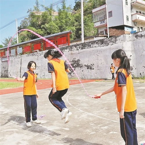 广东深圳体彩爱心资助乡村学校 新闻频道 中国青年网